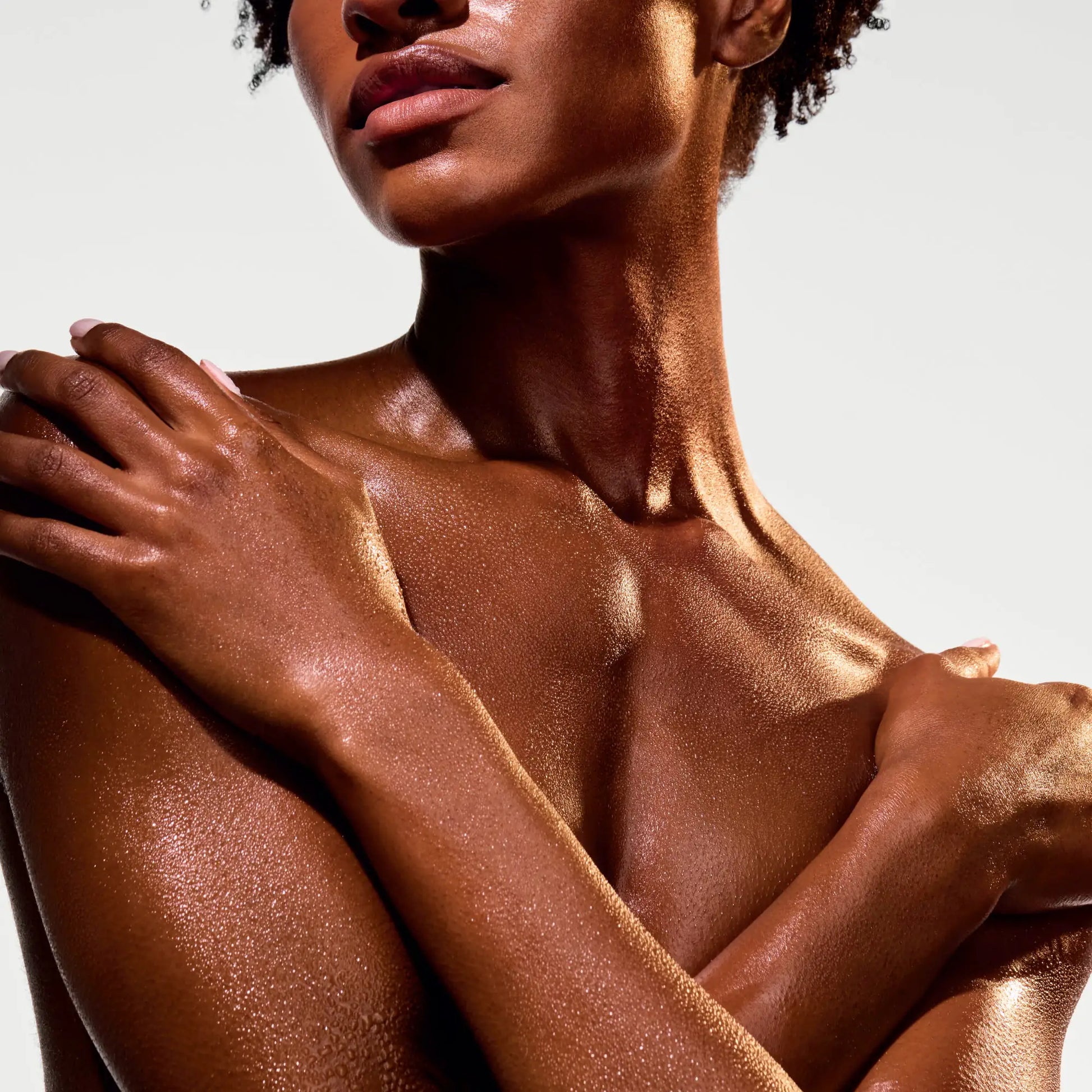the-glow-getter-multi-oil-body-scrub-k8 NATR-40028-Alt-Image-The_Glow_Getter_Multi-Oil_Body_Scrub-06_1.webp